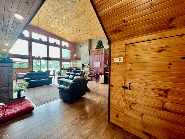 $999,000 | 9750 North County Road 700 West, Elizabethtown, IN 47232