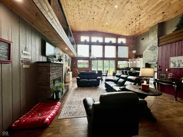 $999,000 | 9750 North County Road 700 West, Elizabethtown, IN 47232