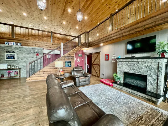 $999,000 | 9750 North County Road 700 West, Elizabethtown, IN 47232