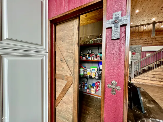 $999,000 | 9750 North County Road 700 West, Elizabethtown, IN 47232