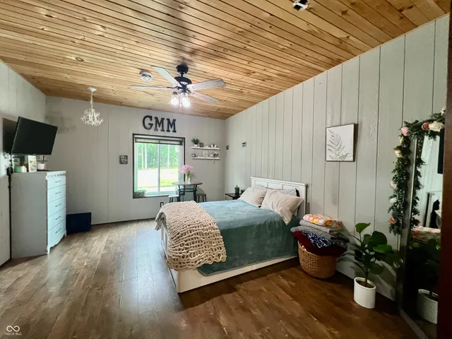 $999,000 | 9750 North County Road 700 West, Elizabethtown, IN 47232