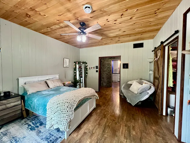 $999,000 | 9750 North County Road 700 West, Elizabethtown, IN 47232