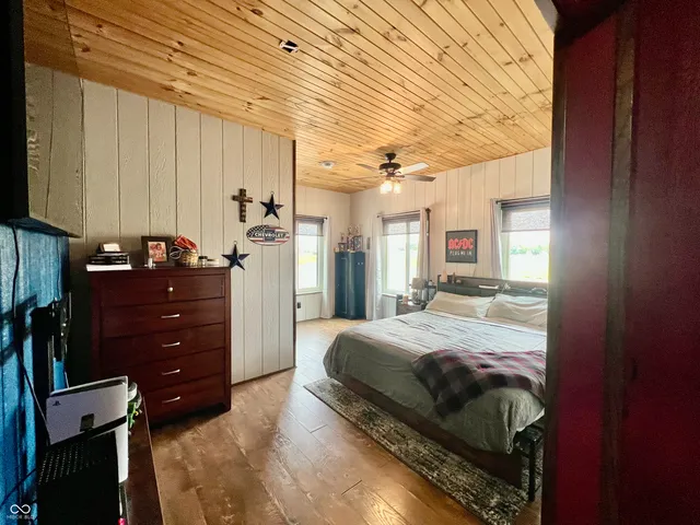 $999,000 | 9750 North County Road 700 West, Elizabethtown, IN 47232