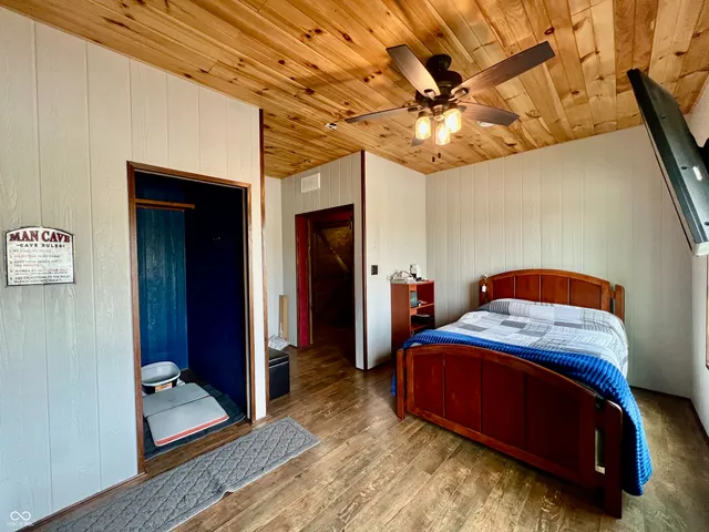 $999,000 | 9750 North County Road 700 West, Elizabethtown, IN 47232