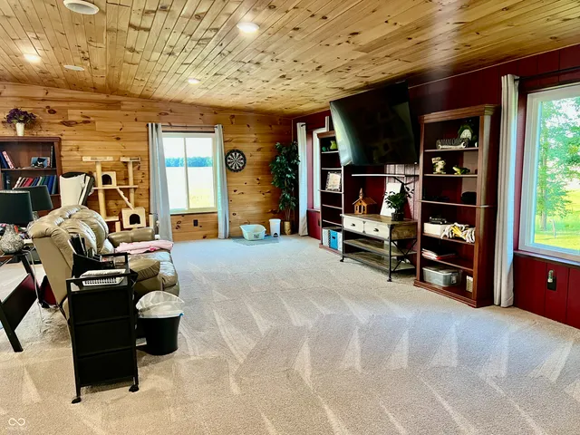 $999,000 | 9750 North County Road 700 West, Elizabethtown, IN 47232