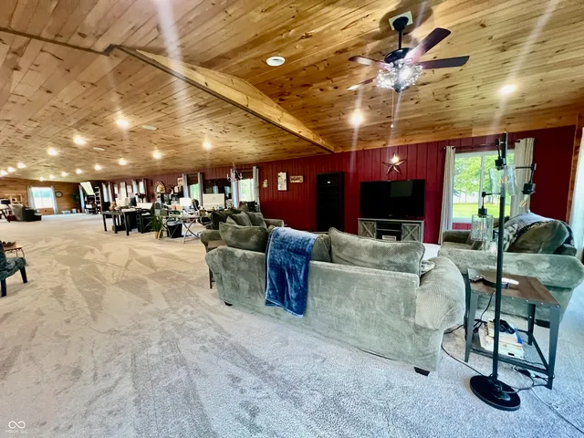 $999,000 | 9750 North County Road 700 West, Elizabethtown, IN 47232