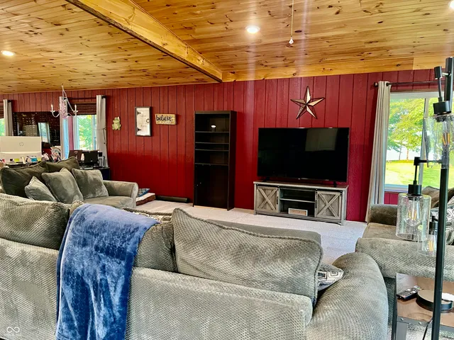 $999,000 | 9750 North County Road 700 West, Elizabethtown, IN 47232