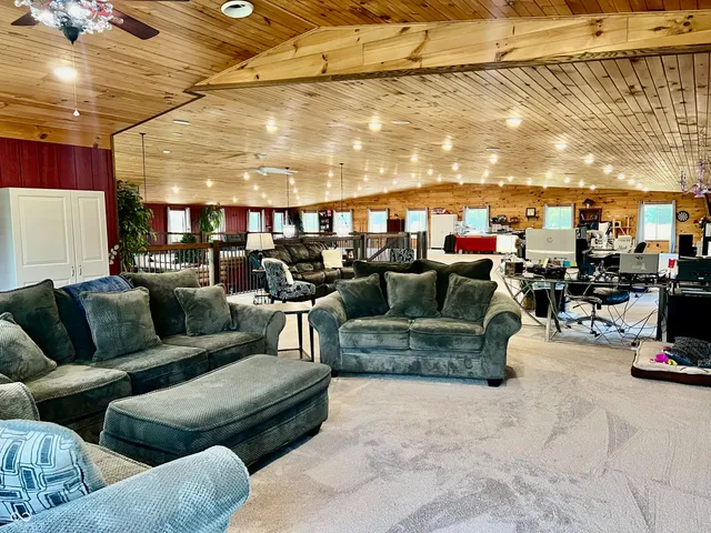 $999,000 | 9750 North County Road 700 West, Elizabethtown, IN 47232