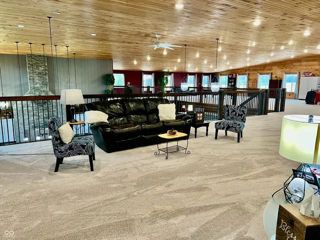 $999,000 | 9750 North County Road 700 West, Elizabethtown, IN 47232