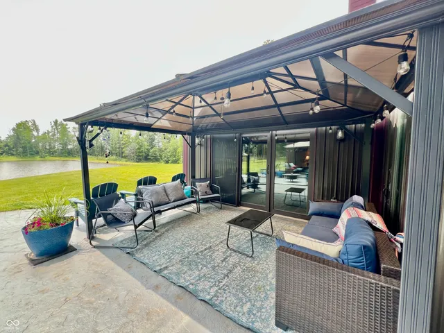 $999,000 | 9750 North County Road 700 West, Elizabethtown, IN 47232