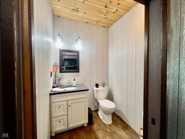 $999,000 | 9750 North County Road 700 West, Elizabethtown, IN 47232