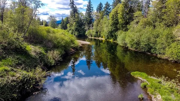 a view of a lake with houses