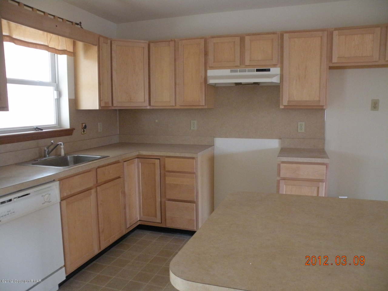 3402 Cumberland Road Tobyhanna, PA 18466 - Photo 3 of 7 kitchen