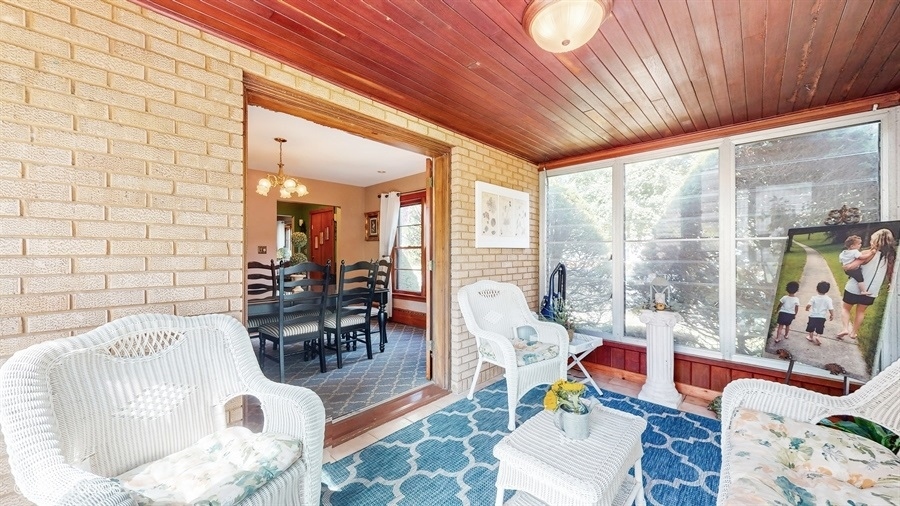633 Oakland Avenue Elgin, IL 60120 - Photo 9 of 35 a living room filled with furniture