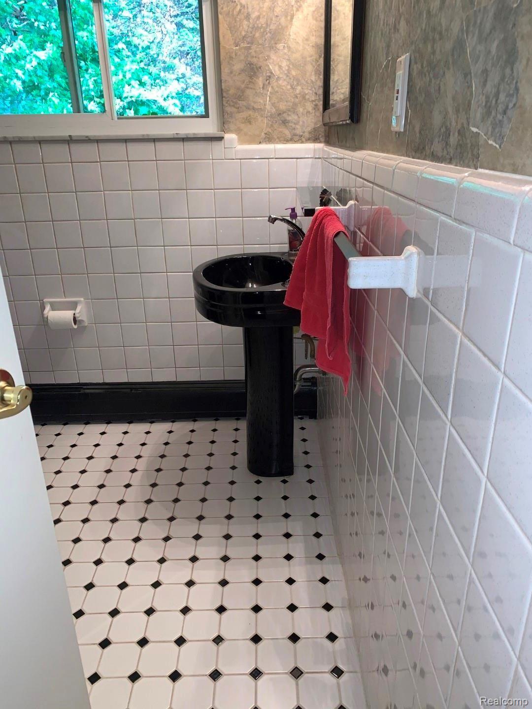 739 Wilwood Road Rochester, MI 48309 - Photo 50 of 99 KitchenBath (1).jpg