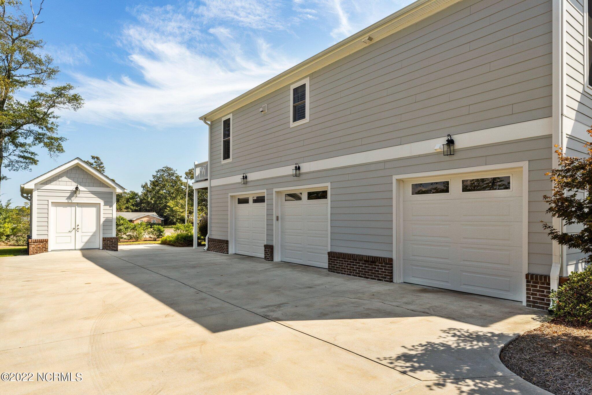 214 Coventry Road Morehead City, NC 28557 - Photo 4 of 49 7-web-or-mls-_S3A1776
