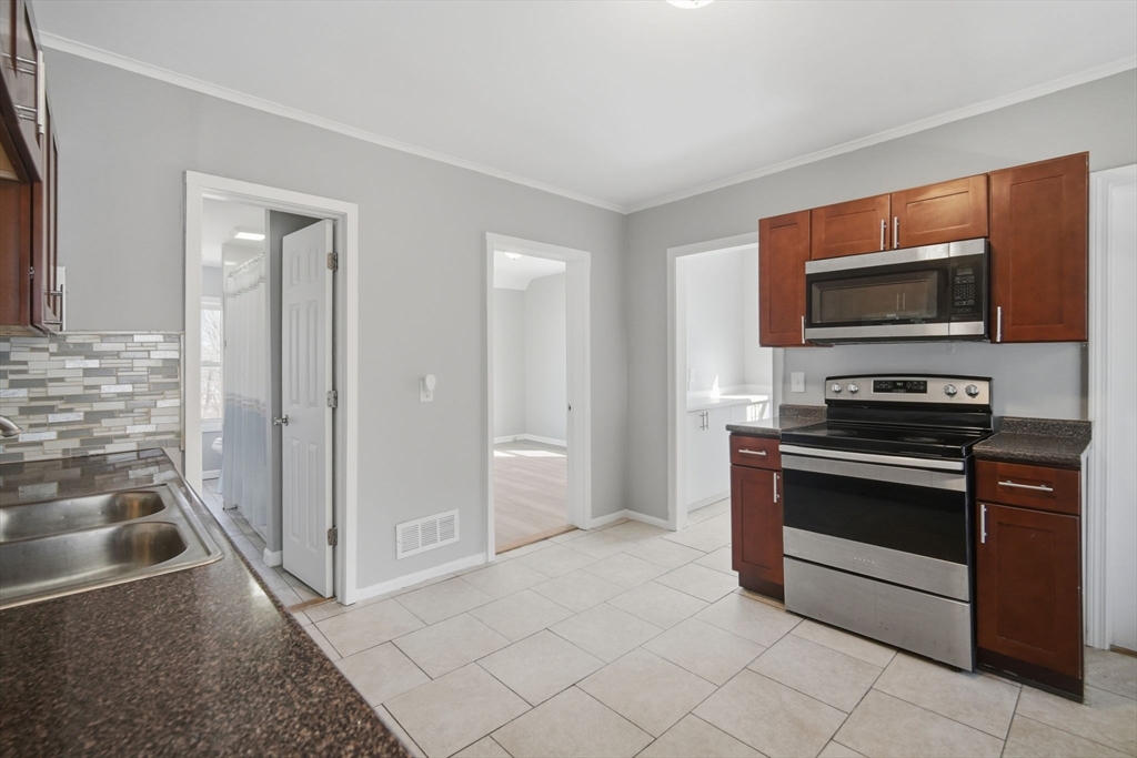 101-103 Oak Street Springfield, MA 01151 - Photo 3 of 35