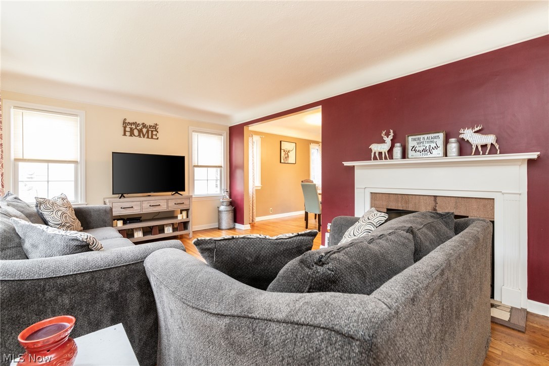 5272 Spencer Road Cleveland, OH 44124 - Photo 4 of 30