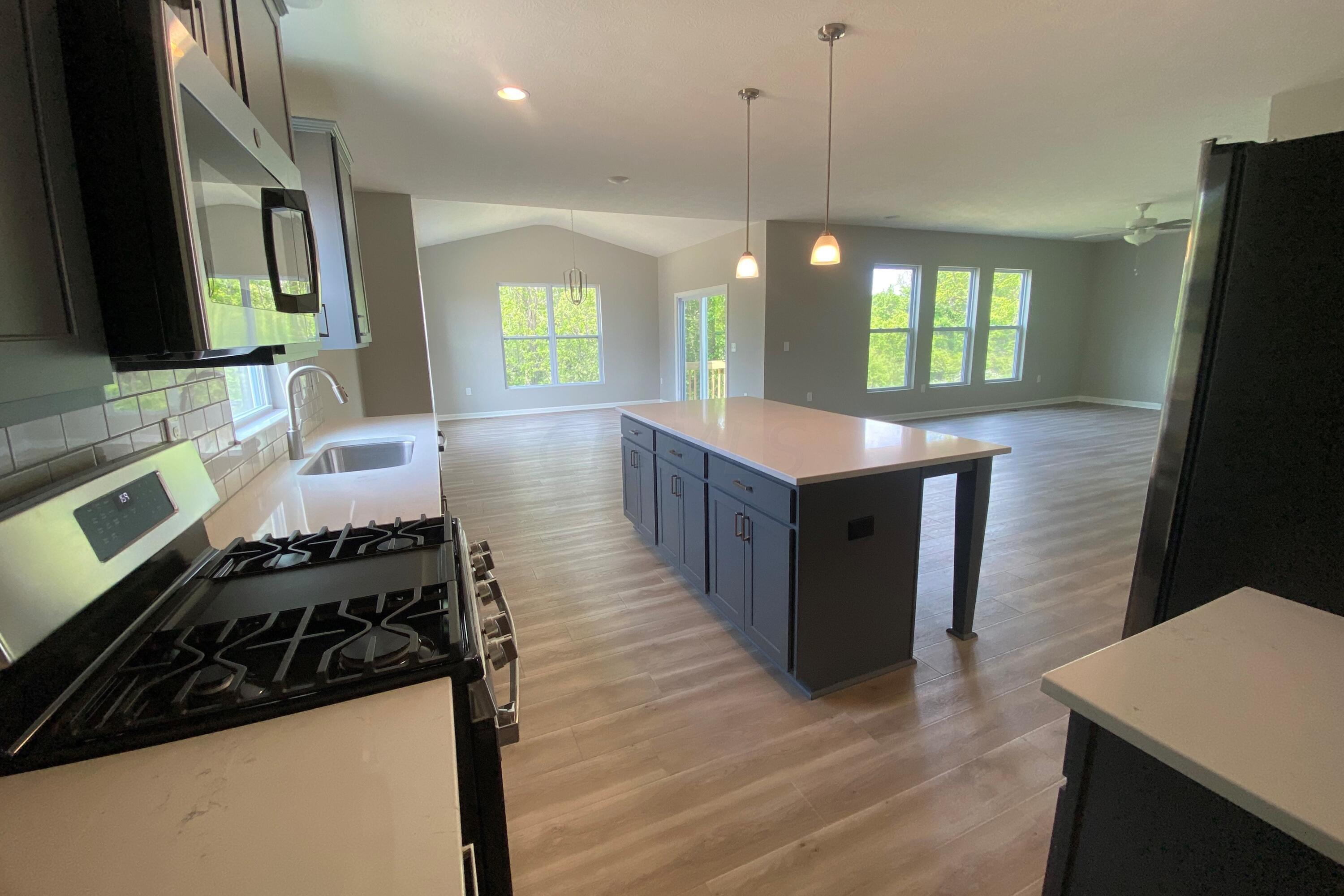 8074 Marilyn Road Reynoldsburg, OH 43068 - Photo 10 of 39 Kitchen