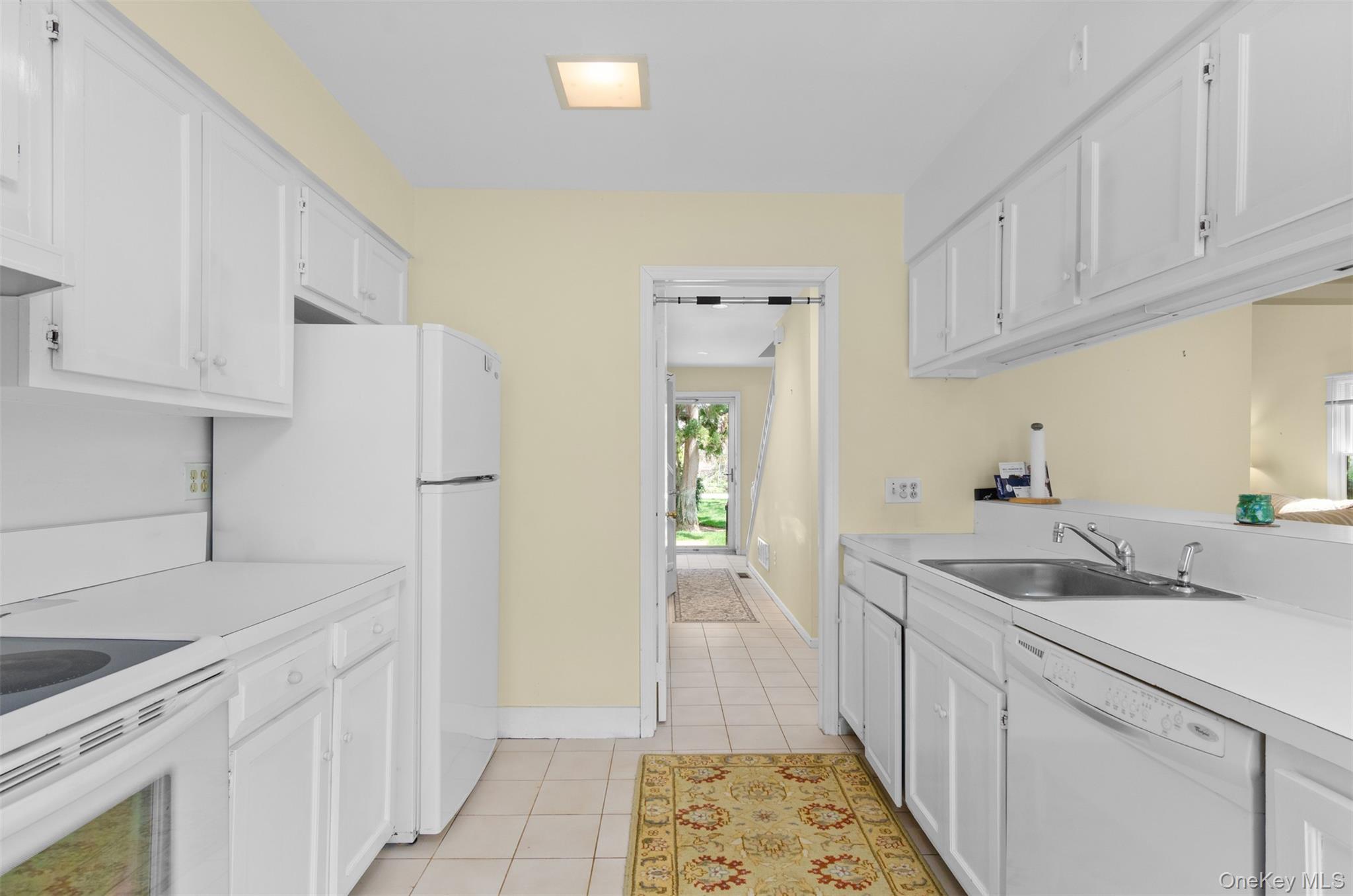 570 Hampton Road, Unit 31 Southampton, NY 11968 - Photo 9 of 20