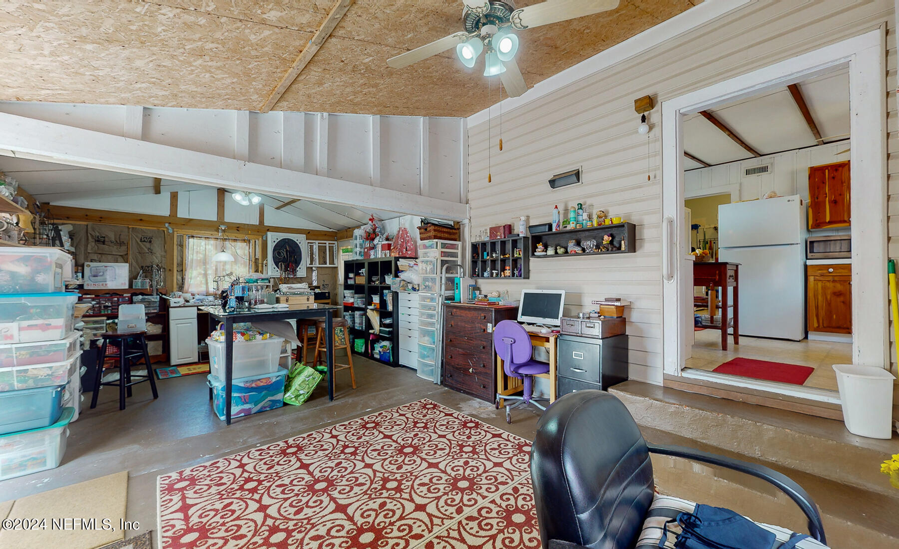 134 East End Road San Mateo, FL 32187 - Photo 23 of 45 a room with furniture and a table