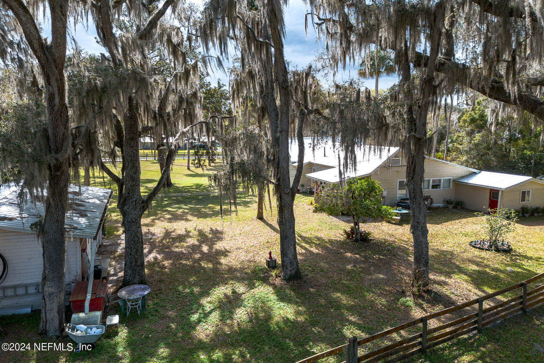 134 East End Road San Mateo, FL 32187 - Photo 27 of 45 a view of a trees in a yard