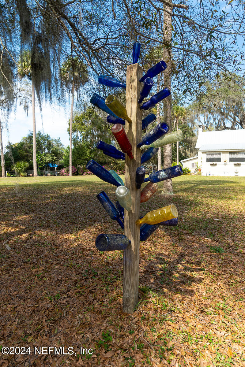 134 East End Road San Mateo, FL 32187 - Photo 33 of 45 a view of a street with a building in the background