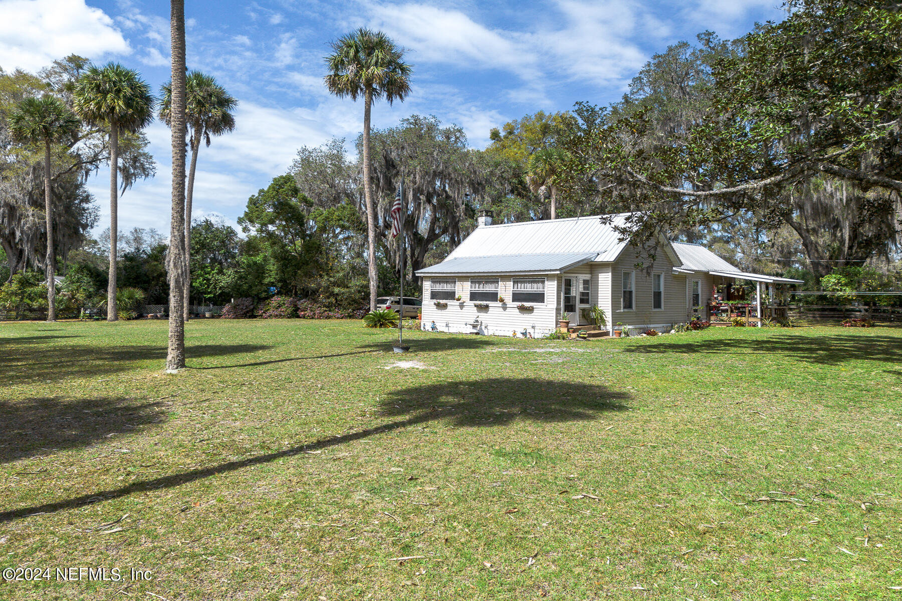 134 East End Road San Mateo, FL 32187 - Photo 37 of 45 a front view of a house with a yard table and chairs
