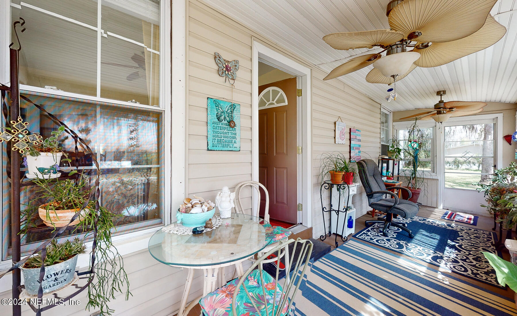 134 East End Road San Mateo, FL 32187 - Photo 4 of 45 a dining room with furniture a rug and white walls