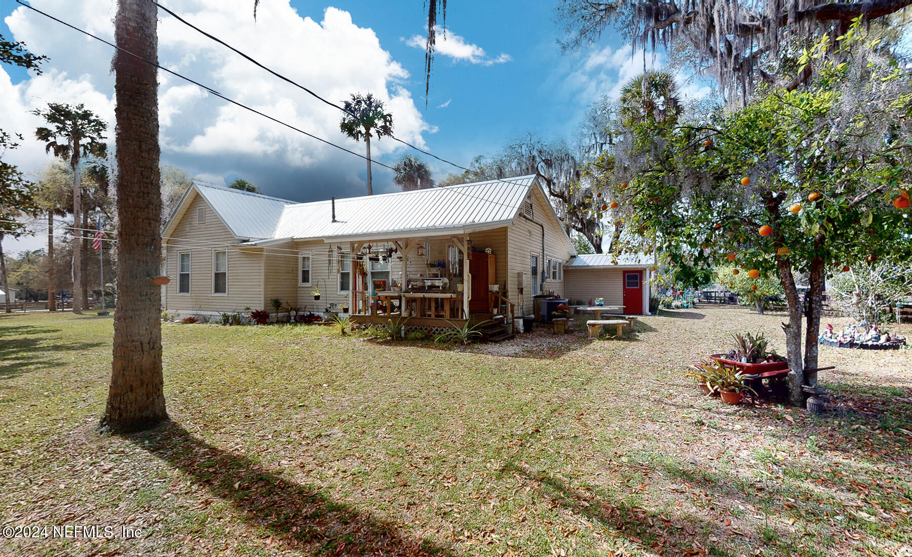 134 East End Road San Mateo, FL 32187 - Photo 42 of 45 a view of a house with entertaining space