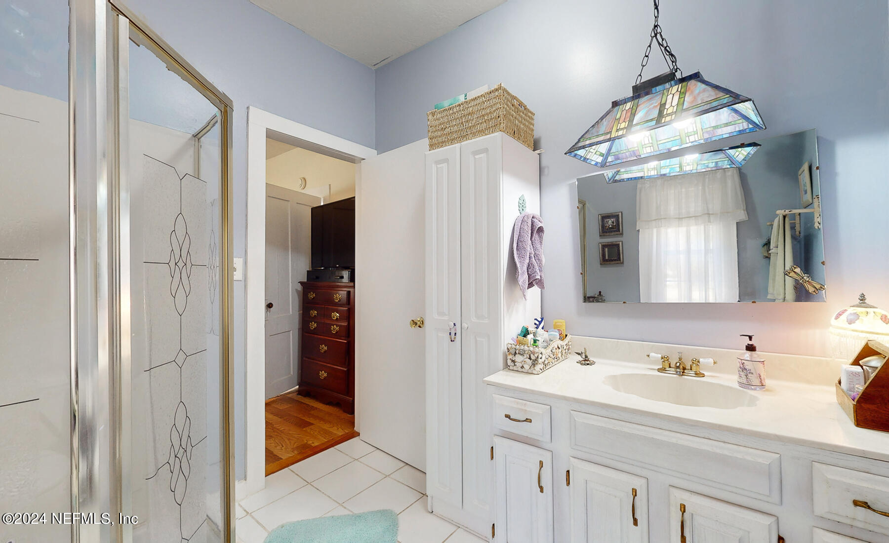 134 East End Road San Mateo, FL 32187 - Photo 10 of 45 a bathroom with a sink and a mirror