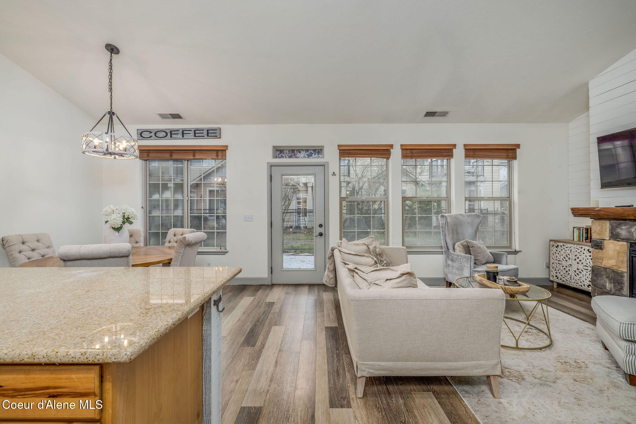1154 West Willow Lake Loop Coeur D'Alene, ID 83815 - Photo 6 of 26 Living/Dining