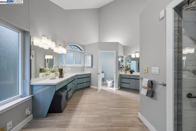 a bath room with a toilet and a sink