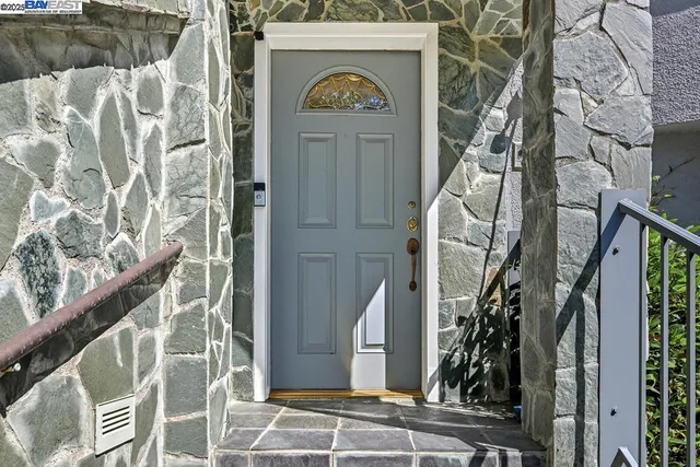 a view of entryway with a front view of a house