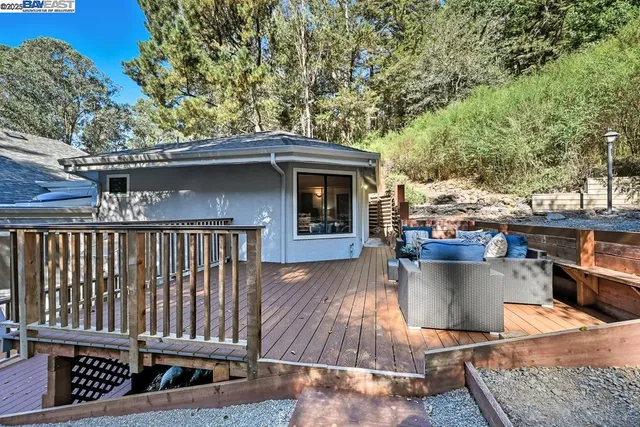 $1,599,000 | 7716 Skyline Boulevard, Oakland, CA 94611