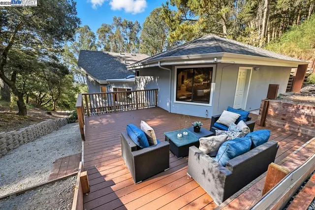 $1,599,000 | 7716 Skyline Boulevard, Oakland, CA 94611