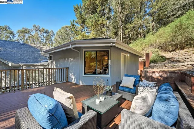$1,599,000 | 7716 Skyline Boulevard, Oakland, CA 94611