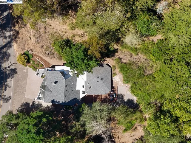 $1,599,000 | 7716 Skyline Boulevard, Oakland, CA 94611