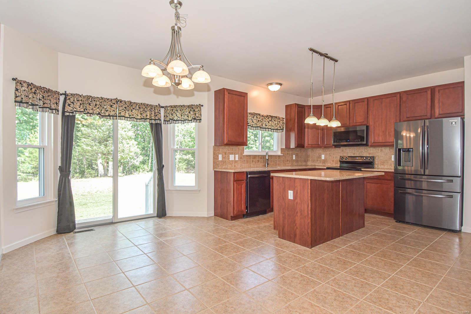 907 Palomino Path High Ridge, MO 63049 - Photo 11 of 60