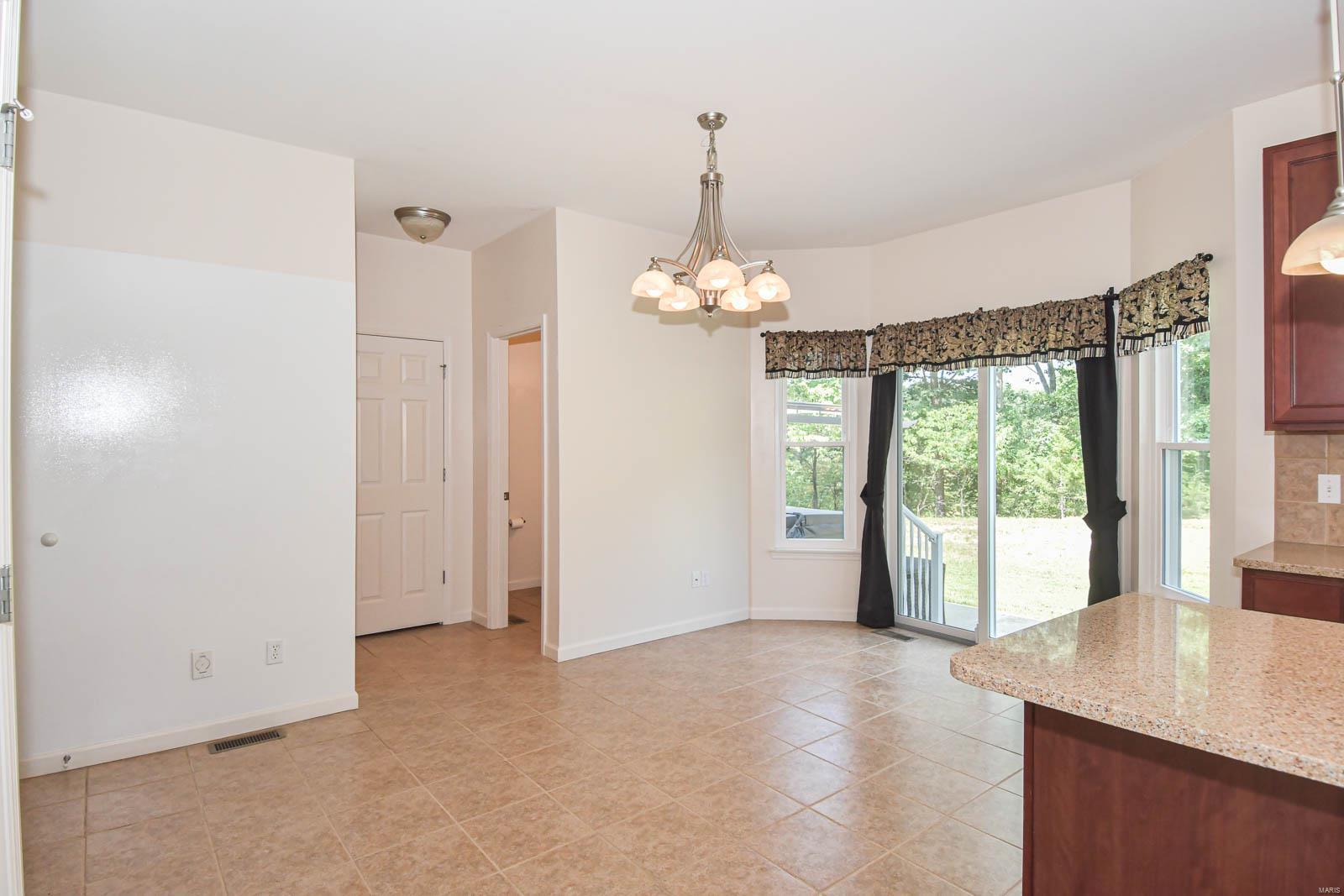 907 Palomino Path High Ridge, MO 63049 - Photo 15 of 60