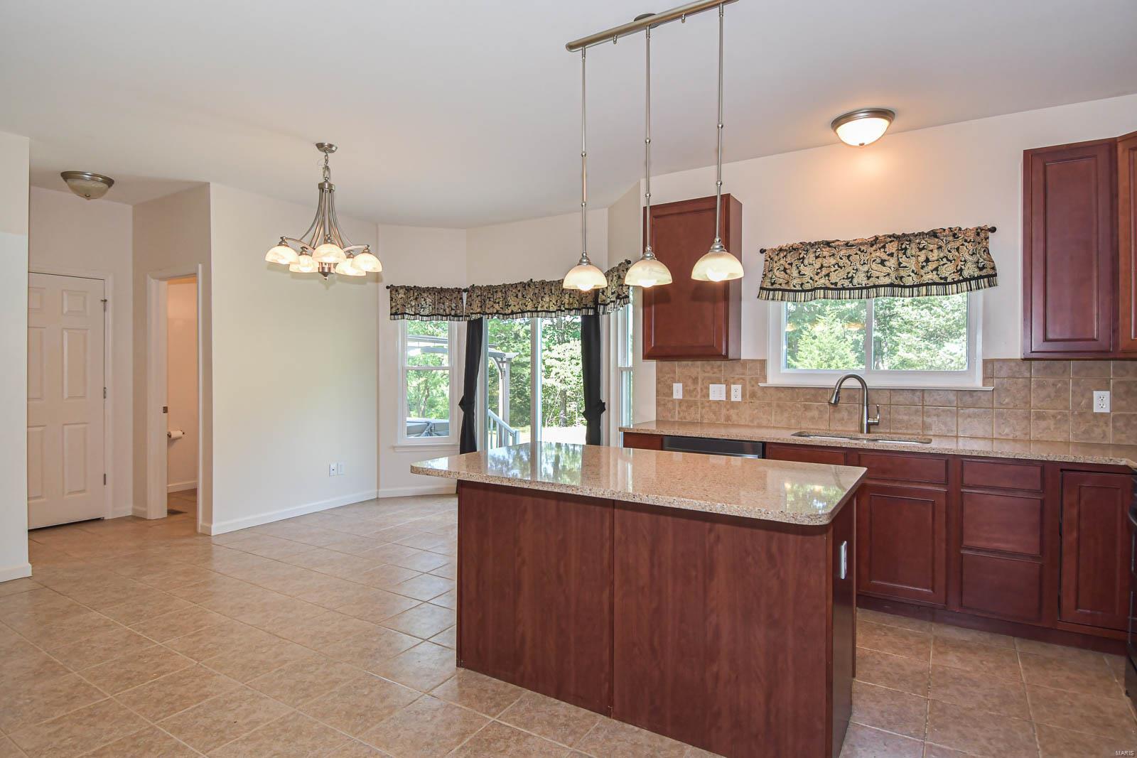 907 Palomino Path High Ridge, MO 63049 - Photo 17 of 60