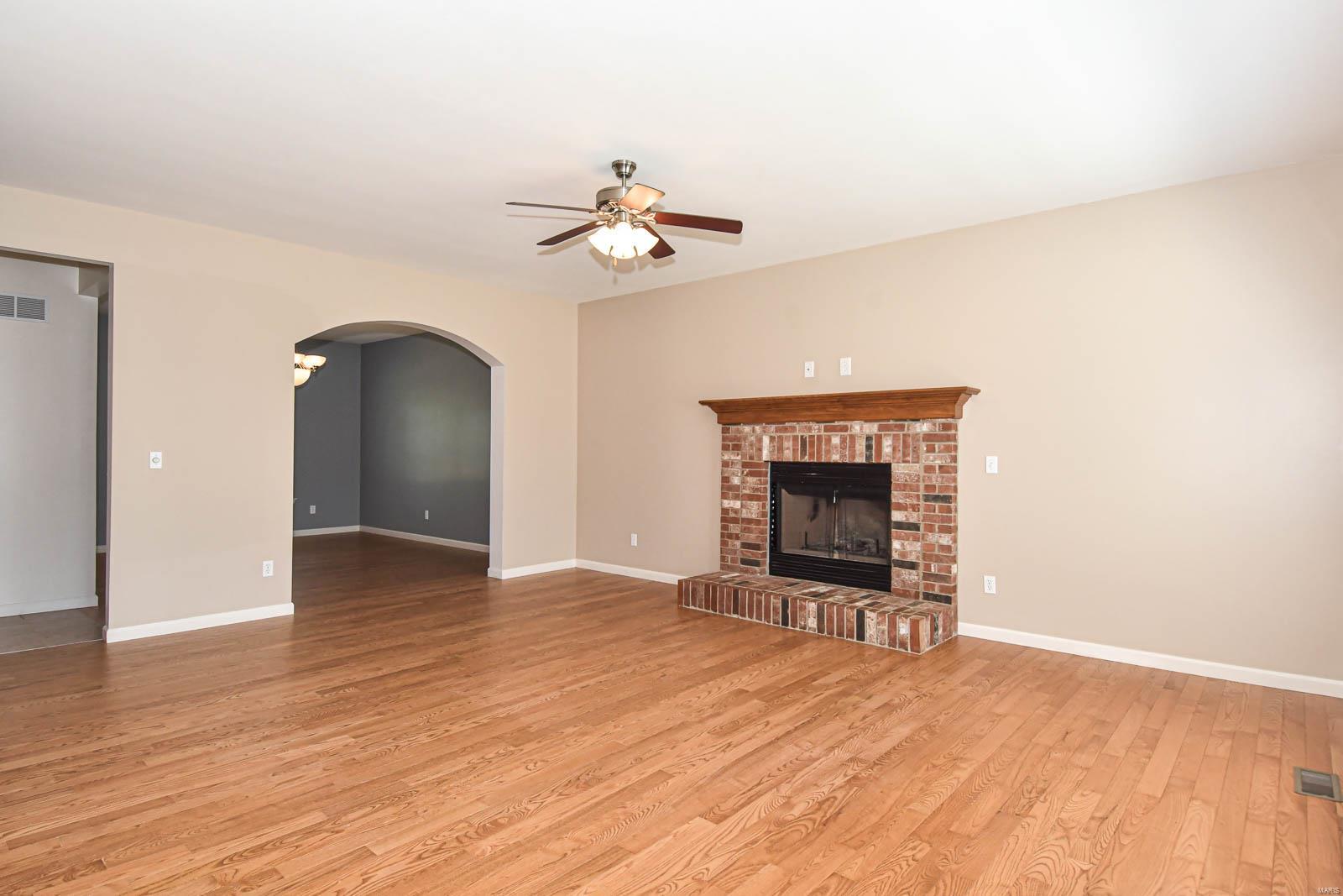 907 Palomino Path High Ridge, MO 63049 - Photo 6 of 60