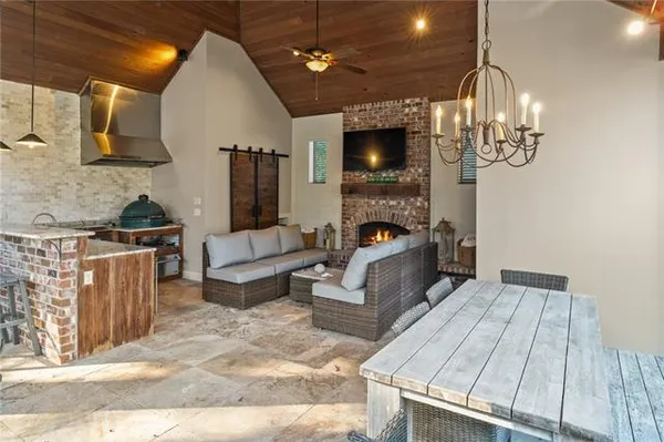 $1,195,000 | 130 Tchefuncta S Drive, Covington, LA 70433