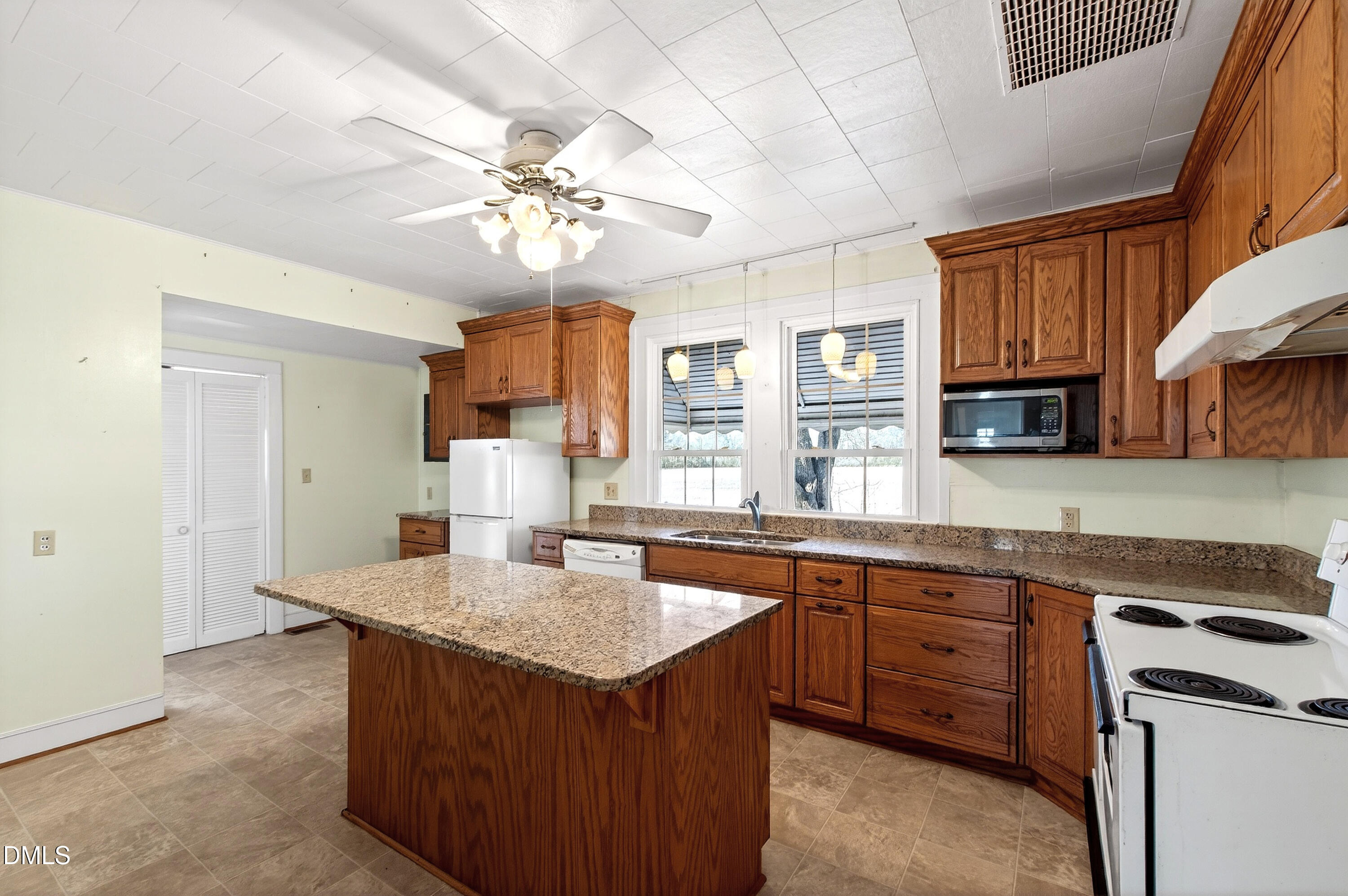 5964 Godwin Lake Road Dunn, NC 28334 - Photo 14 of 60 Kitchen