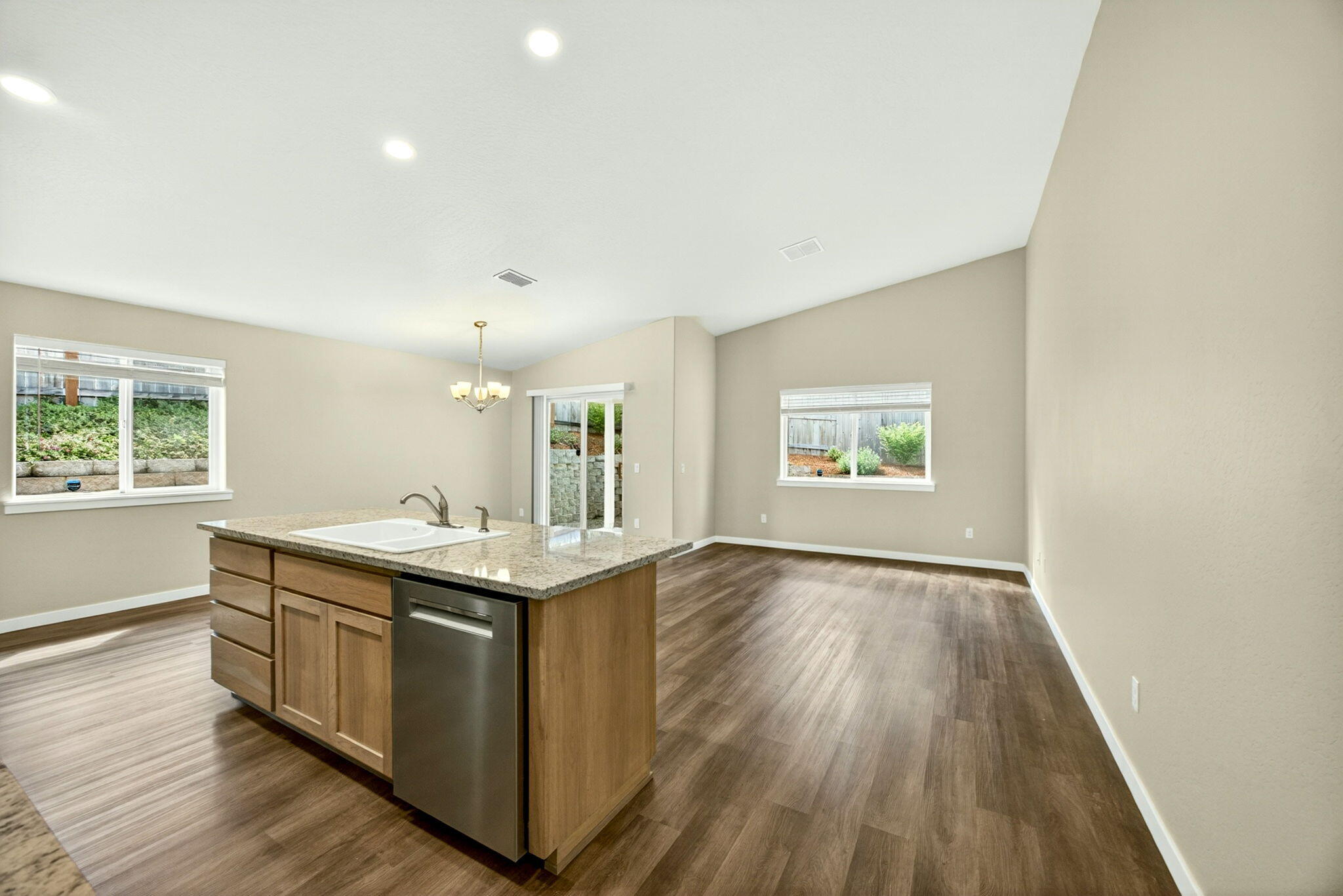 3001 Southwest University Road, Unit A & B Grants Pass, OR 97527 - Photo 8 of 38