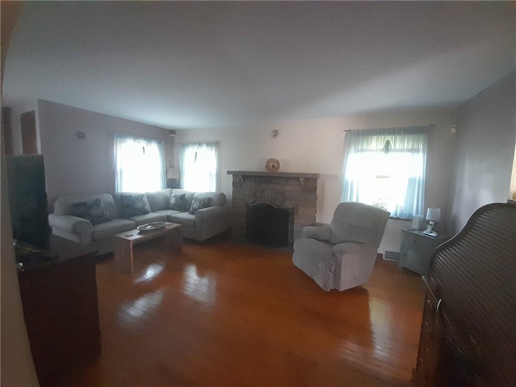 17 Herbst Road Coraopolis, PA 15108 - Photo 2 of 34