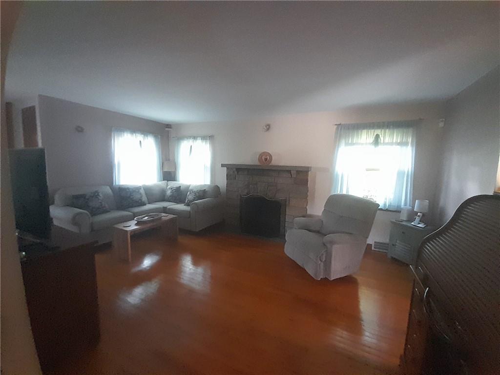 17 Herbst Road Coraopolis, PA 15108 - Photo 4 of 34