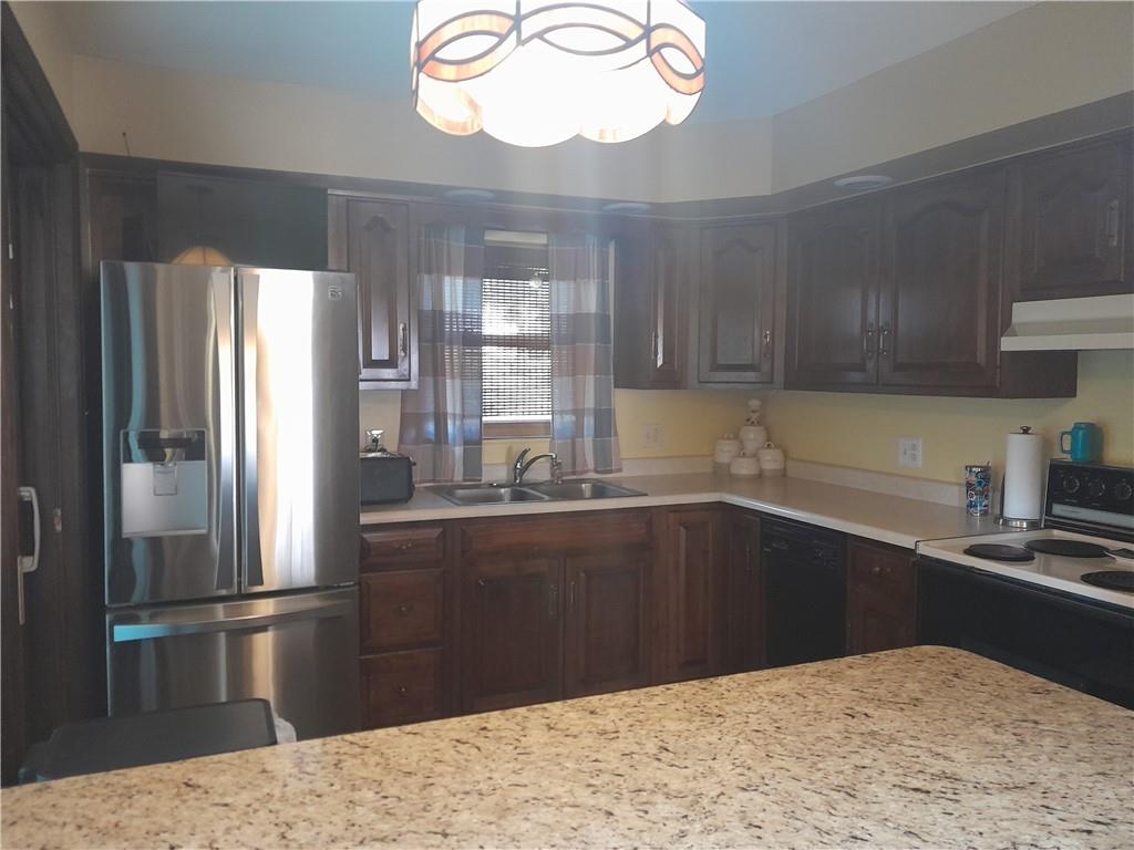 17 Herbst Road Coraopolis, PA 15108 - Photo 6 of 34