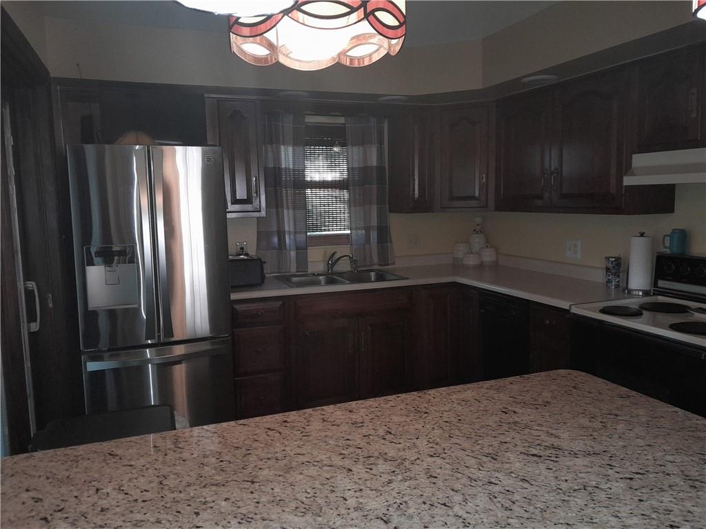 17 Herbst Road Coraopolis, PA 15108 - Photo 7 of 34