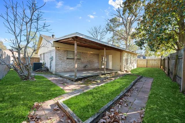 a view of a back yard of the house